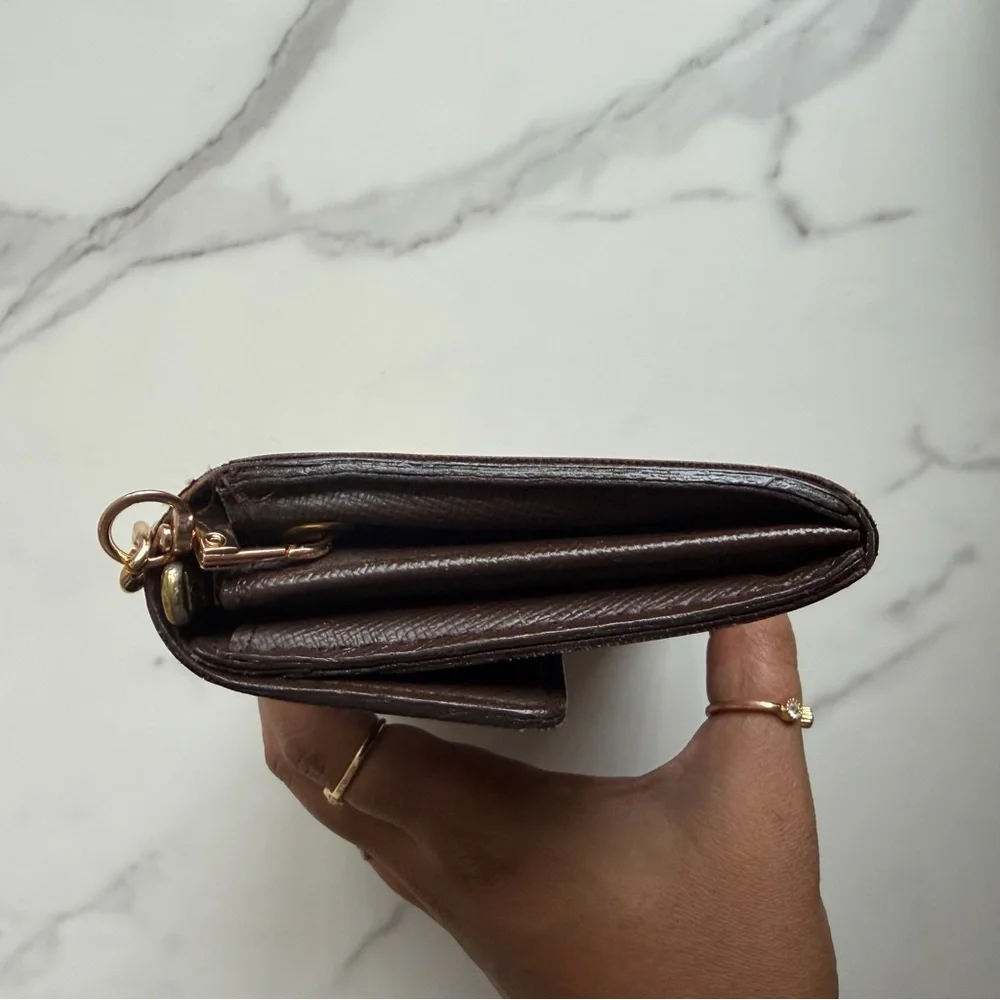 Sale! Louis Vuitton Damier Ebene Sarah wallet with strap - Picture 9 of 15